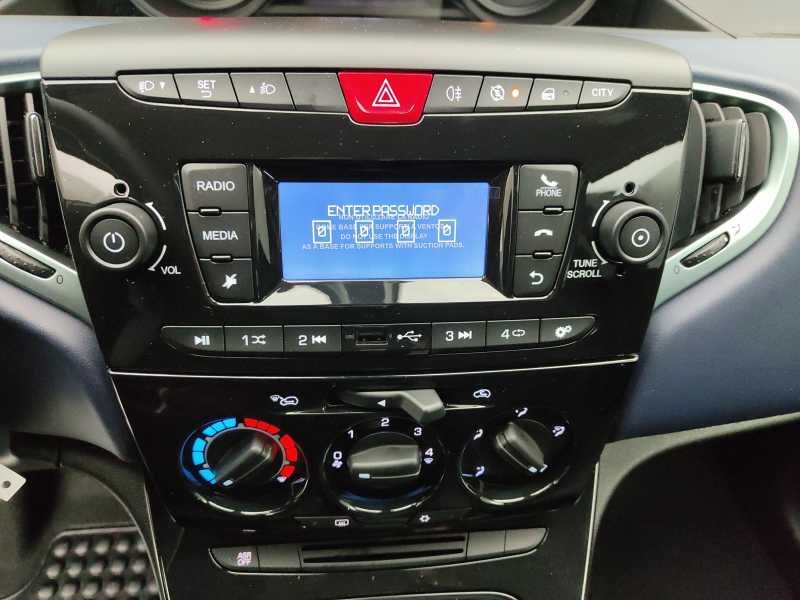 YPSILON 1.0 HYBRID 70CV ORO MY24