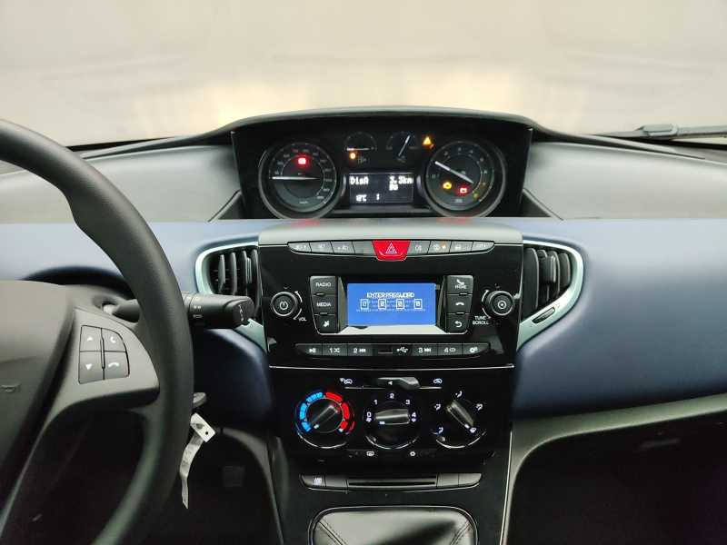 YPSILON 1.0 HYBRID 70CV ORO MY24