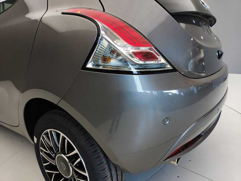 YPSILON 1.0 70CV HYBRID PLATINO